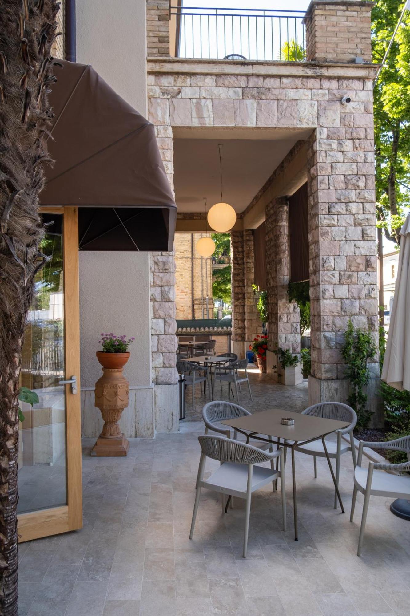 Moderno Hotel Asís